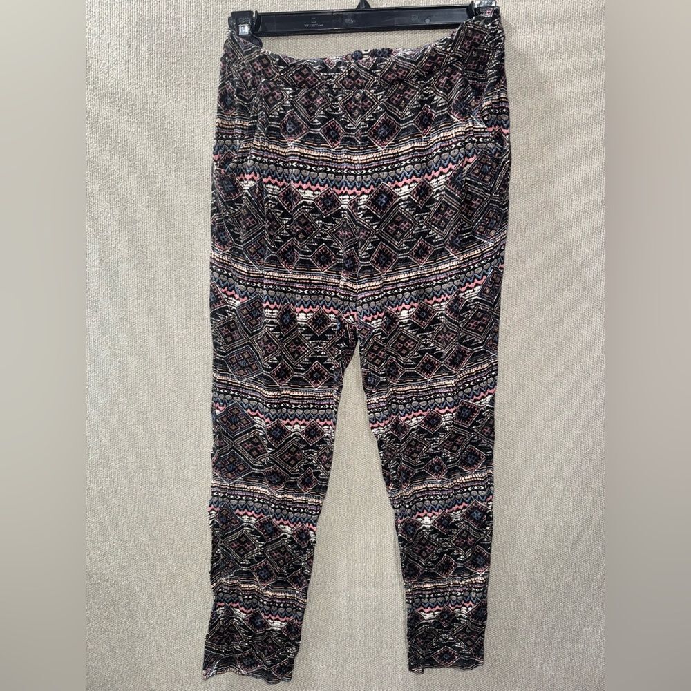Garage size medium Black and Pink Patterned lounge Pants